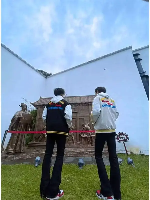Retro American Streetwear Letter Embroidery Baseball Jaet Loose ex Autumn Winter Faion Brand Couple's Jaet Coat
Retro American Streetwear Letter Embroidery Baseball Jaet Loose ex Autumn Winter Faion Brand Couple's Jaet Coat