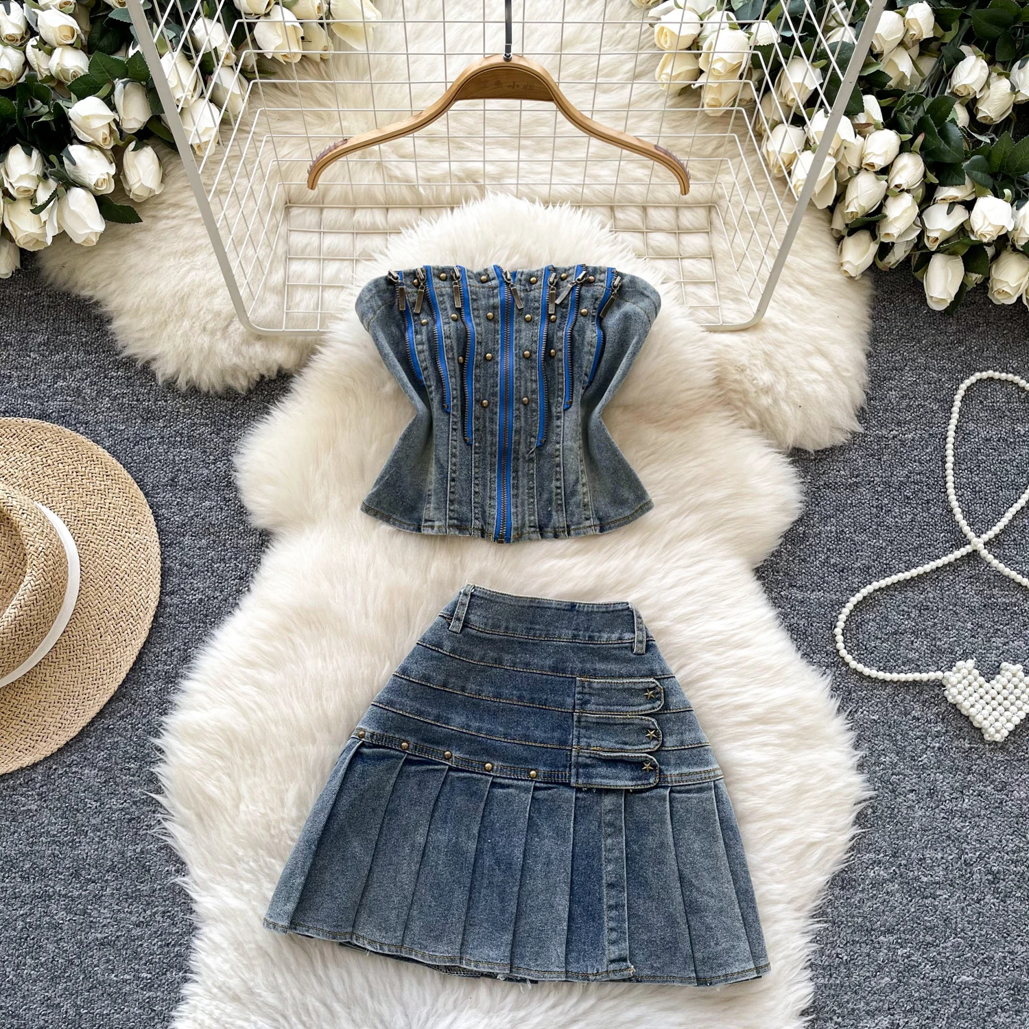 2025 New Women Denim Clothing Suits Chic Zipper Willow nail sleeveless strapless Tops + Pleated Jeans Mini Skirt 2-piece Sets
2025 New Women Denim Clothing Suits Chic Zipper Willow nail sleeveless strapless Tops + Pleated Jeans Mini Skirt 2-piece Sets