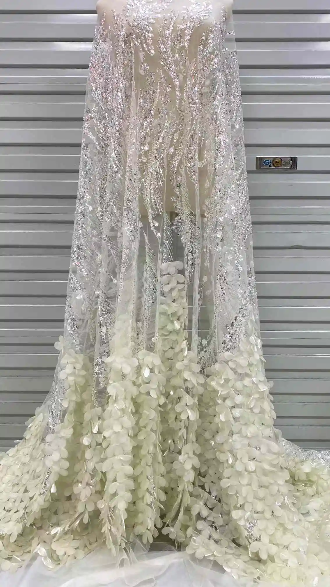 Luxurious African Groom Sequins Lace Fabric High Quality 2025 Heavy Beads Embroidery French Tulle Lace Nigerian Wedding Dress
Luxurious African Groom Sequins Lace Fabric High Quality 2025 Heavy Beads Embroidery French Tulle Lace Nigerian Wedding Dress