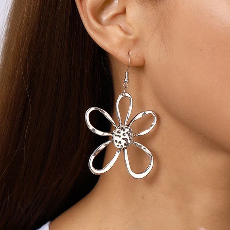Aihua Exaggerated Metal Flower Earrings European American Style Personality Fashion Big Earrings Girl Travel Wedding Accessories
Aihua Exaggerated Metal Flower Earrings European American Style Personality Fashion Big Earrings Girl Travel Wedding Accessories