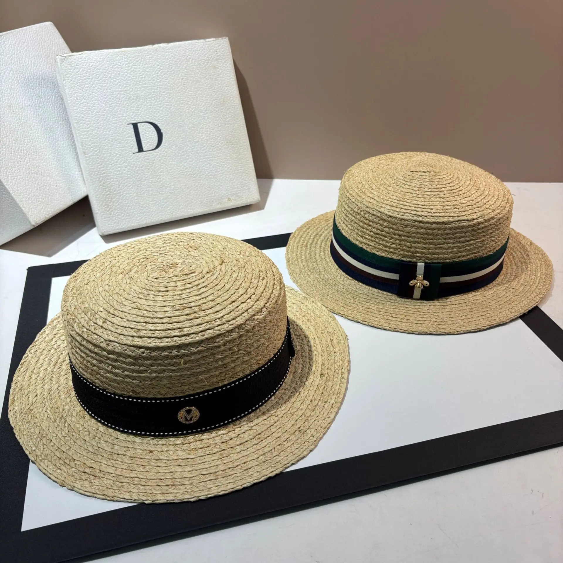 British Style Raffia Straw Boater Hat Women Summer Flat Top Sun Hat Outdoor Vacation UV Protection Natural Straw Cap
British Style Raffia Straw Boater Hat Women Summer Flat Top Sun Hat Outdoor Vacation UV Protection Natural Straw Cap