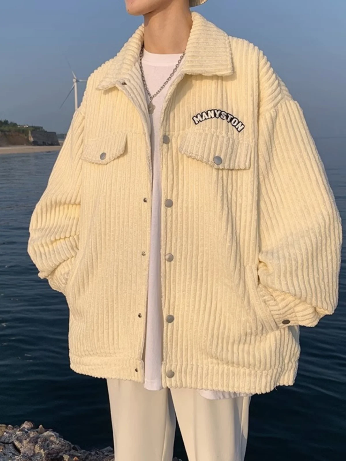 Мужская винтажная куртка-бомбер свободного кроя в американском стиле с вышивкой, из вельвета, больших размеров, 300 пу, с воротником, для пар
Мужская винтажная куртка-бомбер свободного кроя в американском стиле с вышивкой, из вельвета, больших размеров, 300 пу, с воротником, для пар