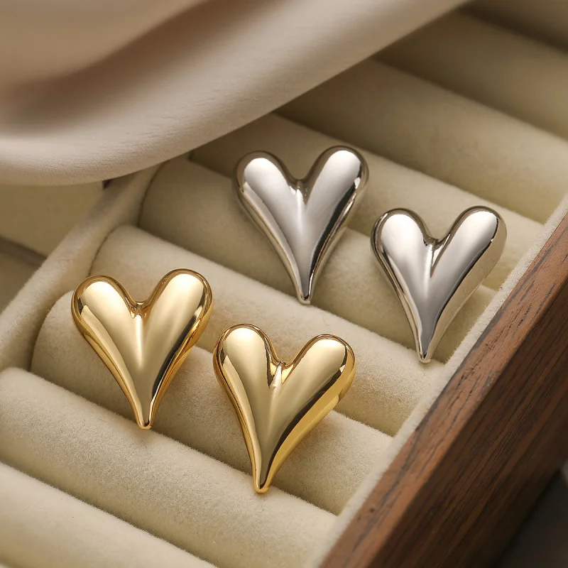 European and American Simple Metal Style Copper Gold-Plated Smooth Heart Earrings for Women, Niche Retro Versatile Ear Jewelry
European and American Simple Metal Style Copper Gold-Plated Smooth Heart Earrings for Women, Niche Retro Versatile Ear Jewelry