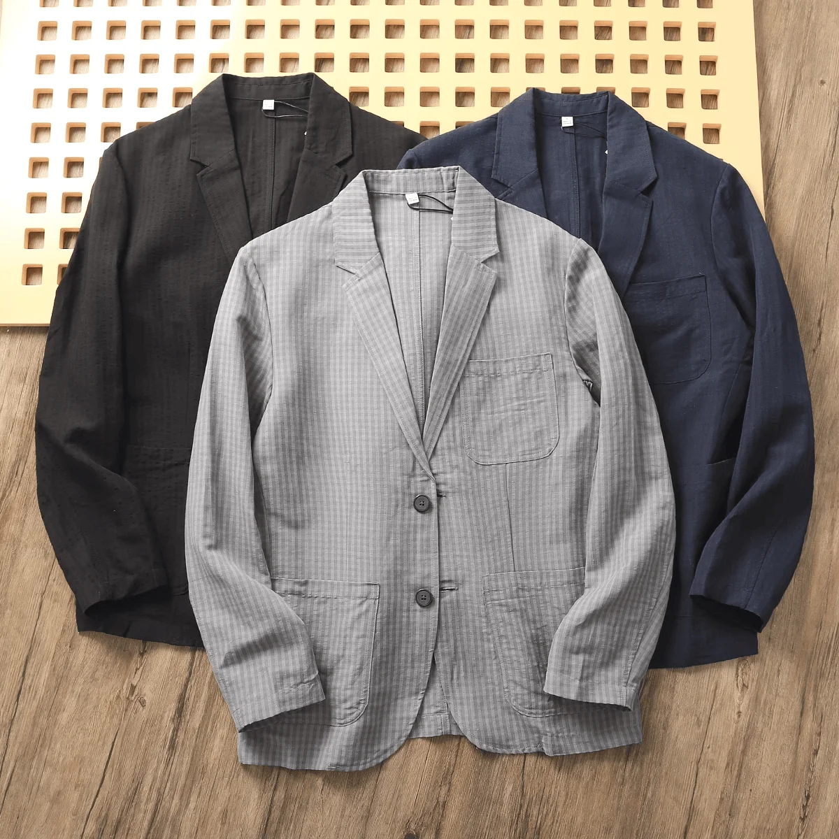 Японский дышащий льняной пиджак из ткани Bubble Cloth для мужчин: легкий, повседневный, деловой, комфортный, с длинными рукавами, для лета
Японский дышащий льняной пиджак из ткани Bubble Cloth для мужчин: легкий, повседневный, деловой, комфортный, с длинными рукавами, для лета