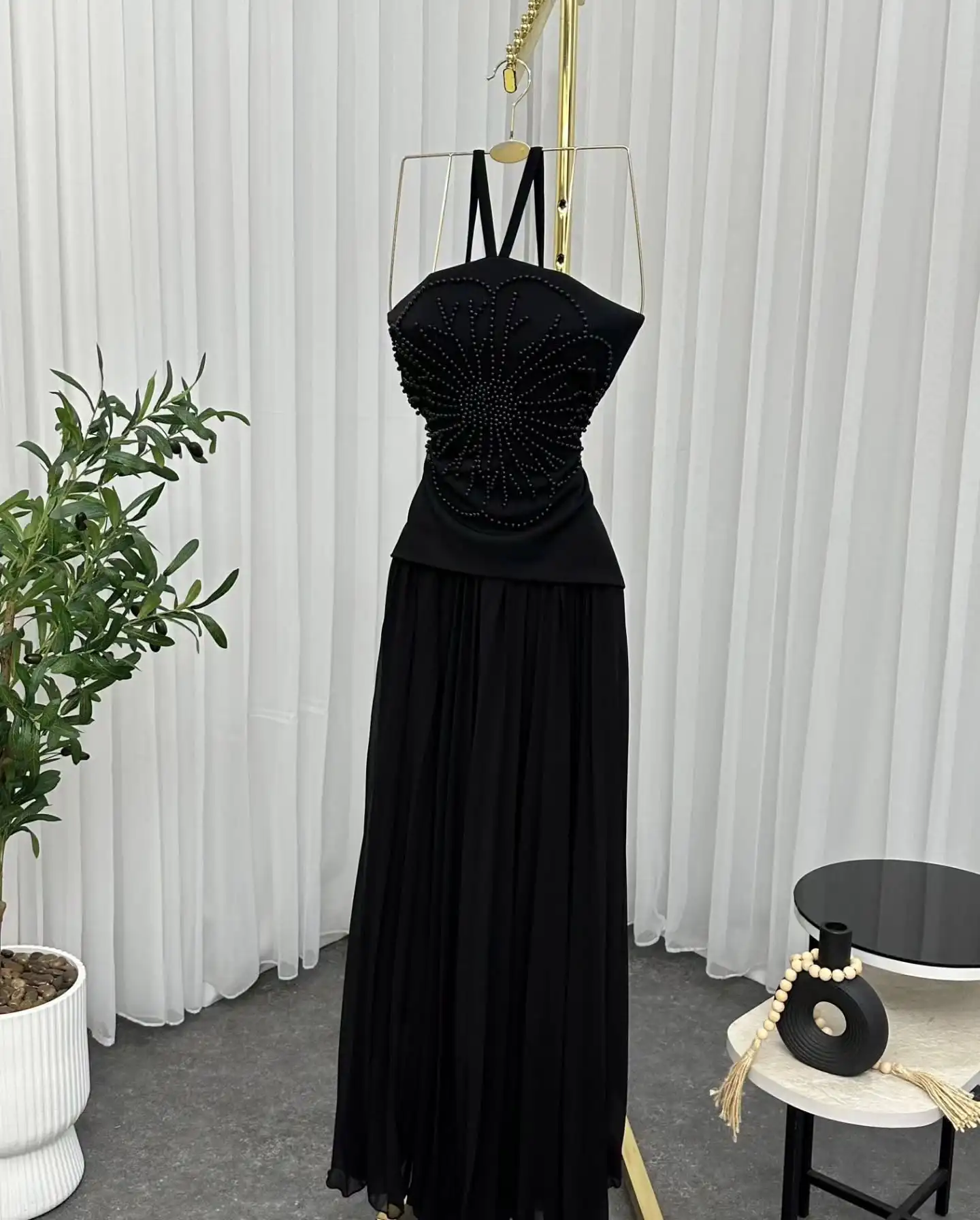 Customized Classic Halter Pearls Evening Dress Temperament Jersey Pleats Black Sleeveless Robe de soirée Vestido De Festa
Customized Classic Halter Pearls Evening Dress Temperament Jersey Pleats Black Sleeveless Robe de soirée Vestido De Festa