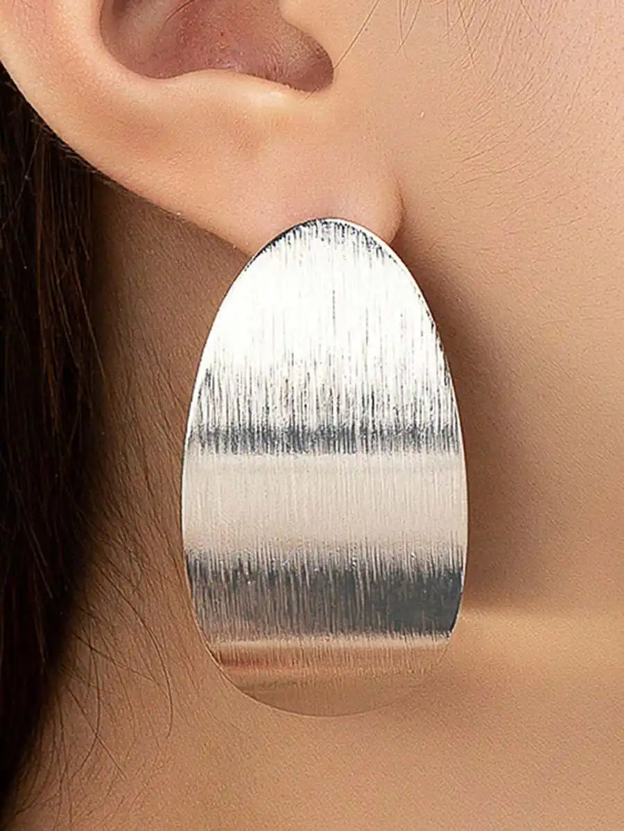 1 Pair Vintage Metal Textured Oval Hoop Earrings, Personalized Fashion Exaggerated, Suitable For Women Party And Daily Wear
1 Pair Vintage Metal Textured Oval Hoop Earrings, Personalized Fashion Exaggerated, Suitable For Women Party And Daily Wear