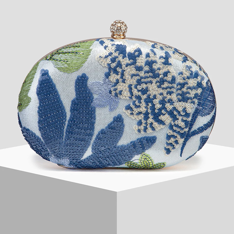 Random Pattern Women's Floral Pattern Clutch Bag, Fashion Retro Sequin Embroidery Floral Chain Evening Bag, Mini Box Bag For Par
Random Pattern Women's Floral Pattern Clutch Bag, Fashion Retro Sequin Embroidery Floral Chain Evening Bag, Mini Box Bag For Par