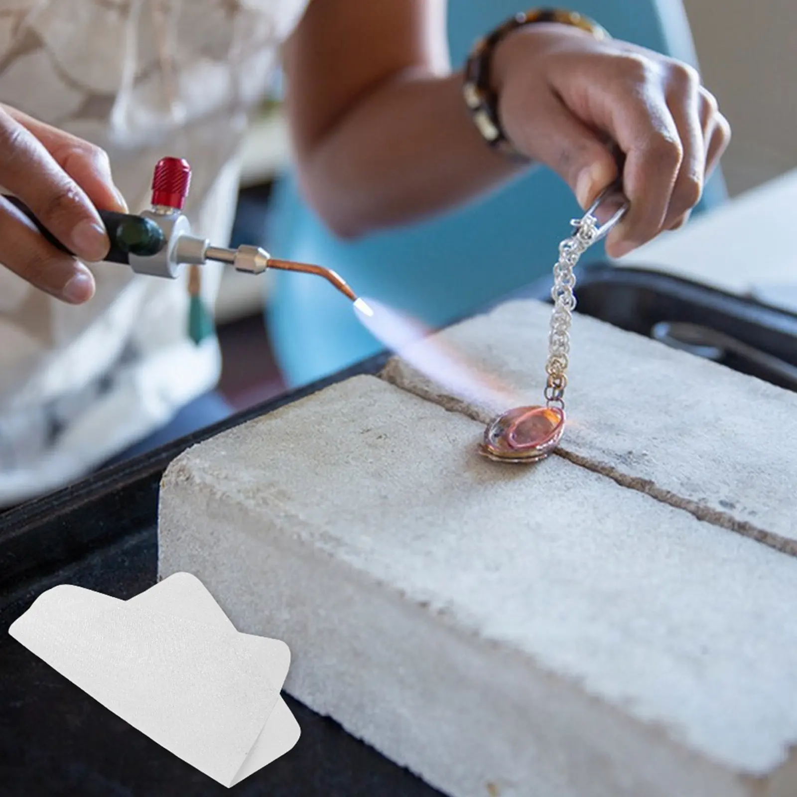 10Pcs Suede Jewelry Cleaning Cloth Soft Silver Polishing Cloths Jewelry Cleaner for Watches Glasses Lens Tarnish Removal
10Pcs Suede Jewelry Cleaning Cloth Soft Silver Polishing Cloths Jewelry Cleaner for Watches Glasses Lens Tarnish Removal