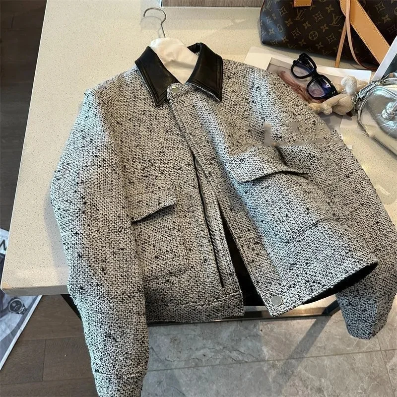 2026 New Autumn Winter Korean Short Tweed Coat Women Long Sleeve Small Fragrance Jacket Casual Jackets Female Overcoat Outerwear
2026 New Autumn Winter Korean Short Tweed Coat Women Long Sleeve Small Fragrance Jacket Casual Jackets Female Overcoat Outerwear