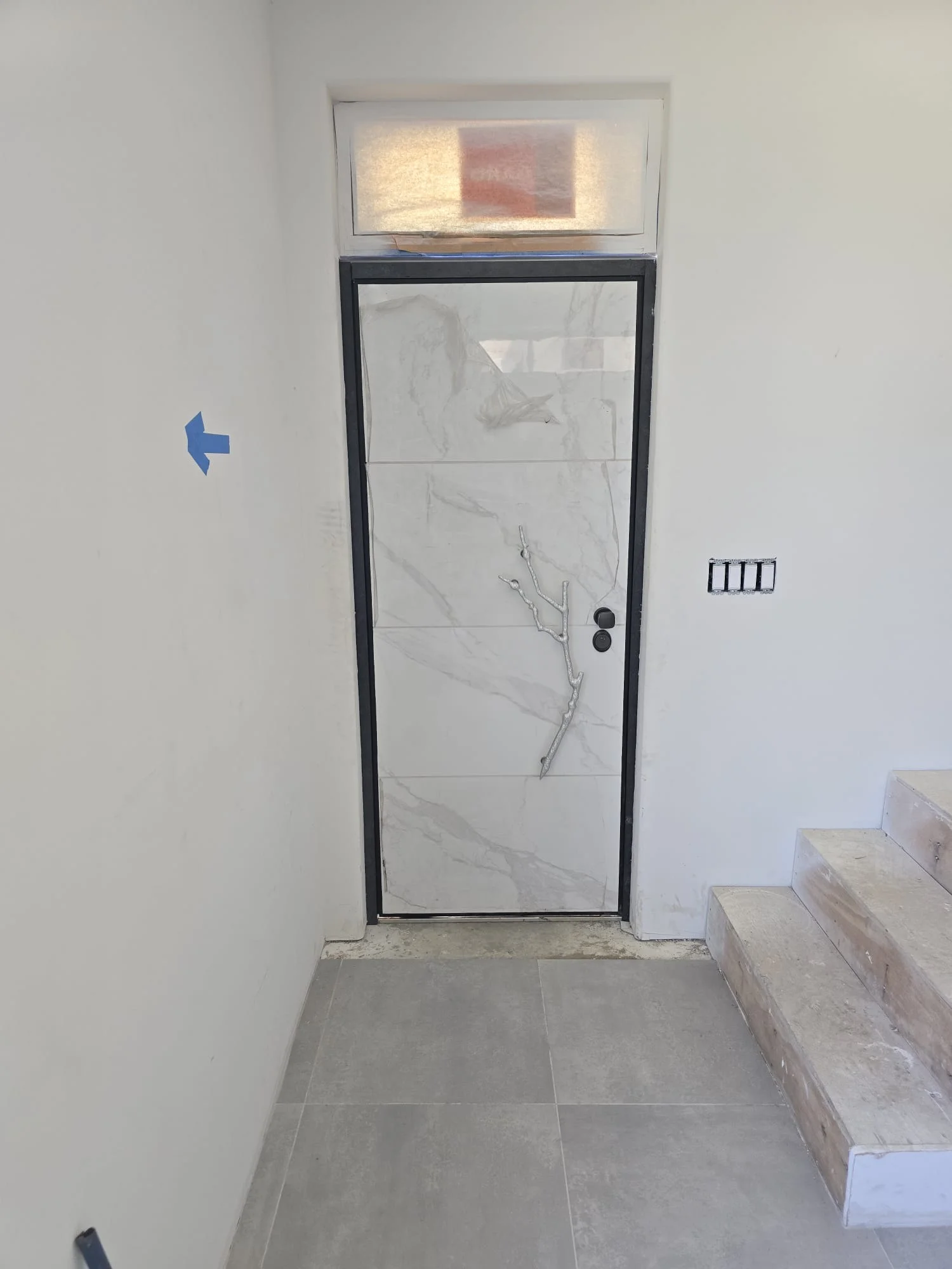 Luxury Design Aluminum Entrance Door Exterior Front Door with High Security Modern Entry Doors Custom Size and Color
Luxury Design Aluminum Entrance Door Exterior Front Door with High Security Modern Entry Doors Custom Size and Color