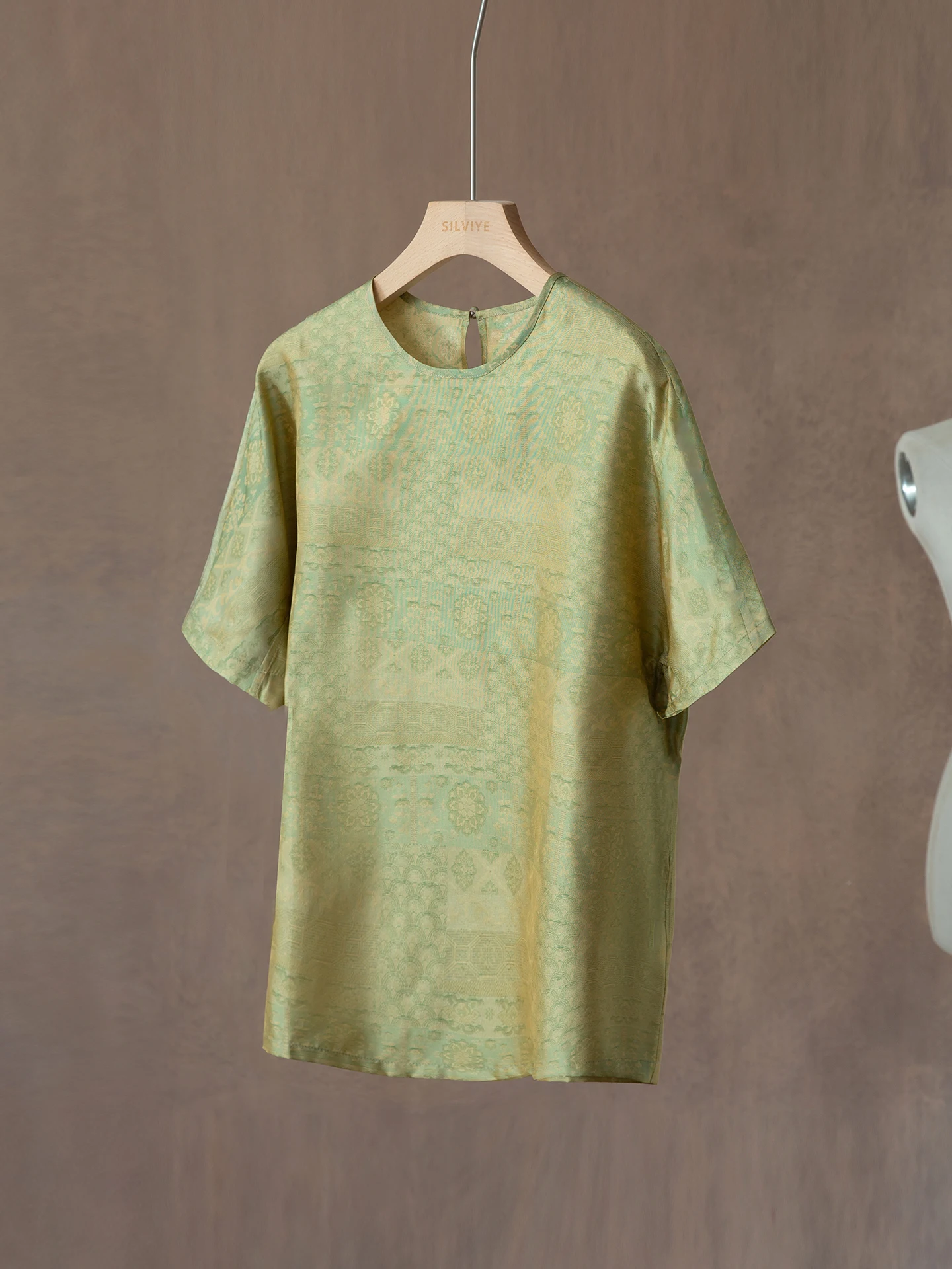 Soo Also 100% Silk Float Light Silk Georgette Women's Loose Fit Slimming Short Sleeve T-Shirt Summer Top
Soo Also 100% Silk Float Light Silk Georgette Women's Loose Fit Slimming Short Sleeve T-Shirt Summer Top
