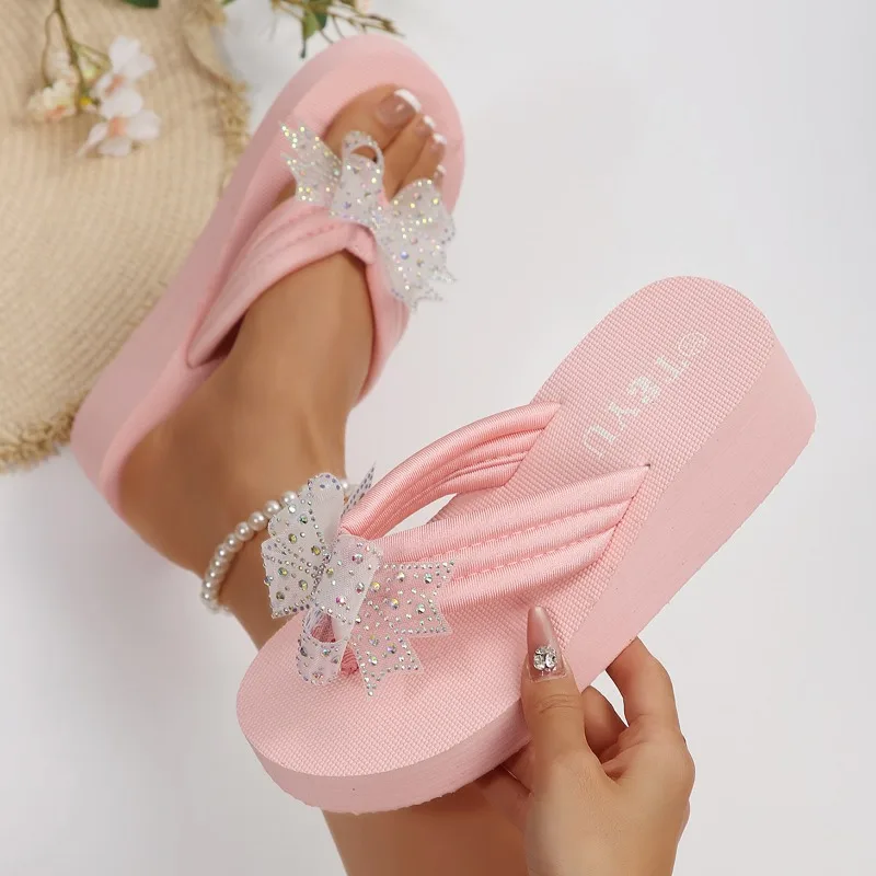 2026 New Hot Sale Crystal Bow Decor Women's Flip Flops Summer Fashion Solid Lightweight Wedge Comfort Women Shoes Шлепки Женские
2026 New Hot Sale Crystal Bow Decor Women's Flip Flops Summer Fashion Solid Lightweight Wedge Comfort Women Shoes Шлепки Женские
