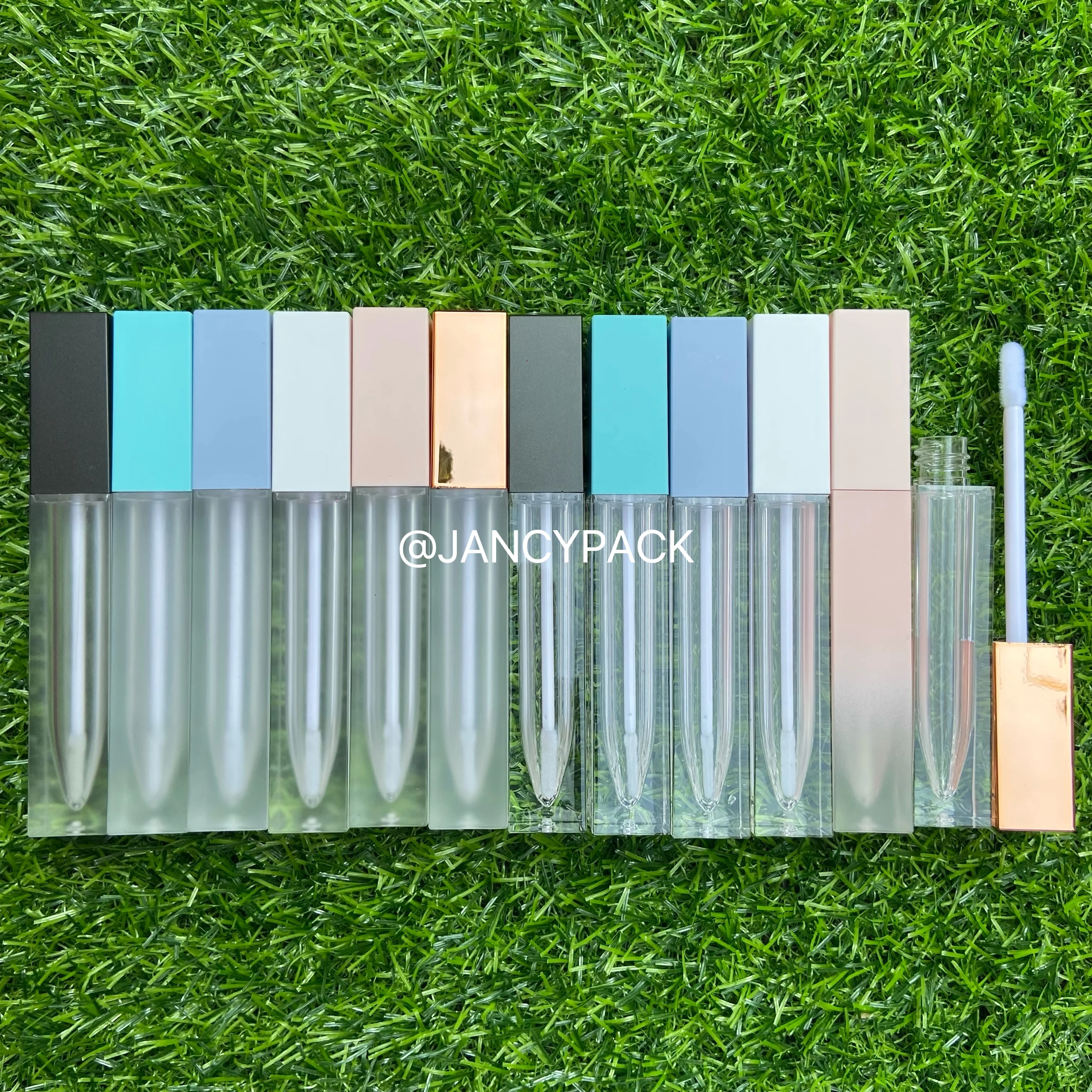 Empty Portable 7ml white Lip Gloss Tube Plastic Lip Glaze Tubes,Square Cosmetic Packing Container custom logo
Empty Portable 7ml white Lip Gloss Tube Plastic Lip Glaze Tubes,Square Cosmetic Packing Container custom logo