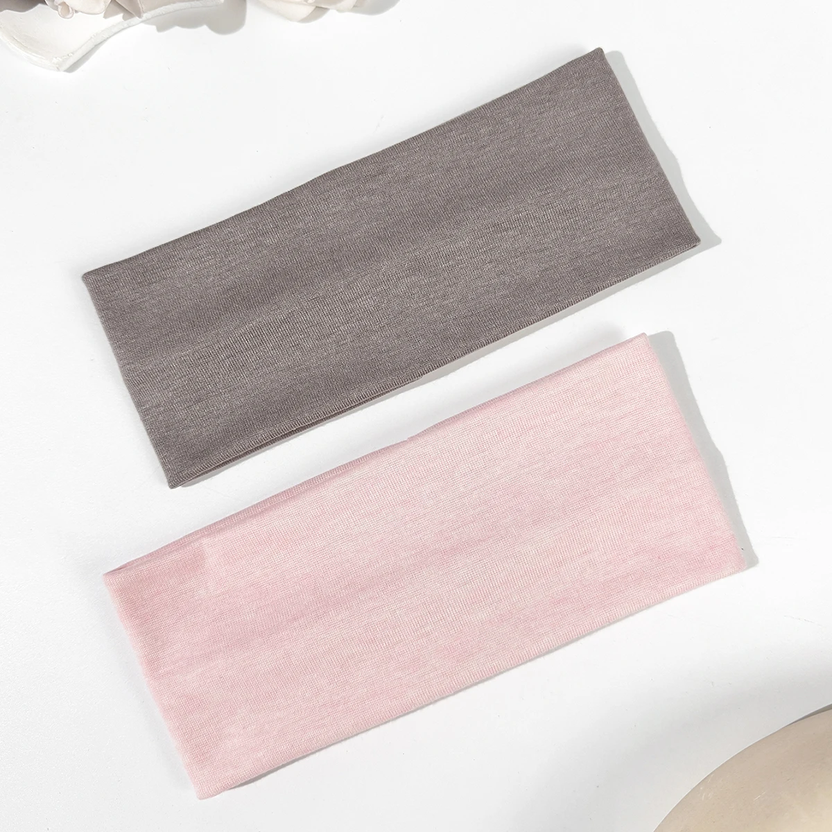 2 pieces of soft and comfortable sports headband for women, suitable for yoga, with elastic anti-sweat function
2 pieces of soft and comfortable sports headband for women, suitable for yoga, with elastic anti-sweat function