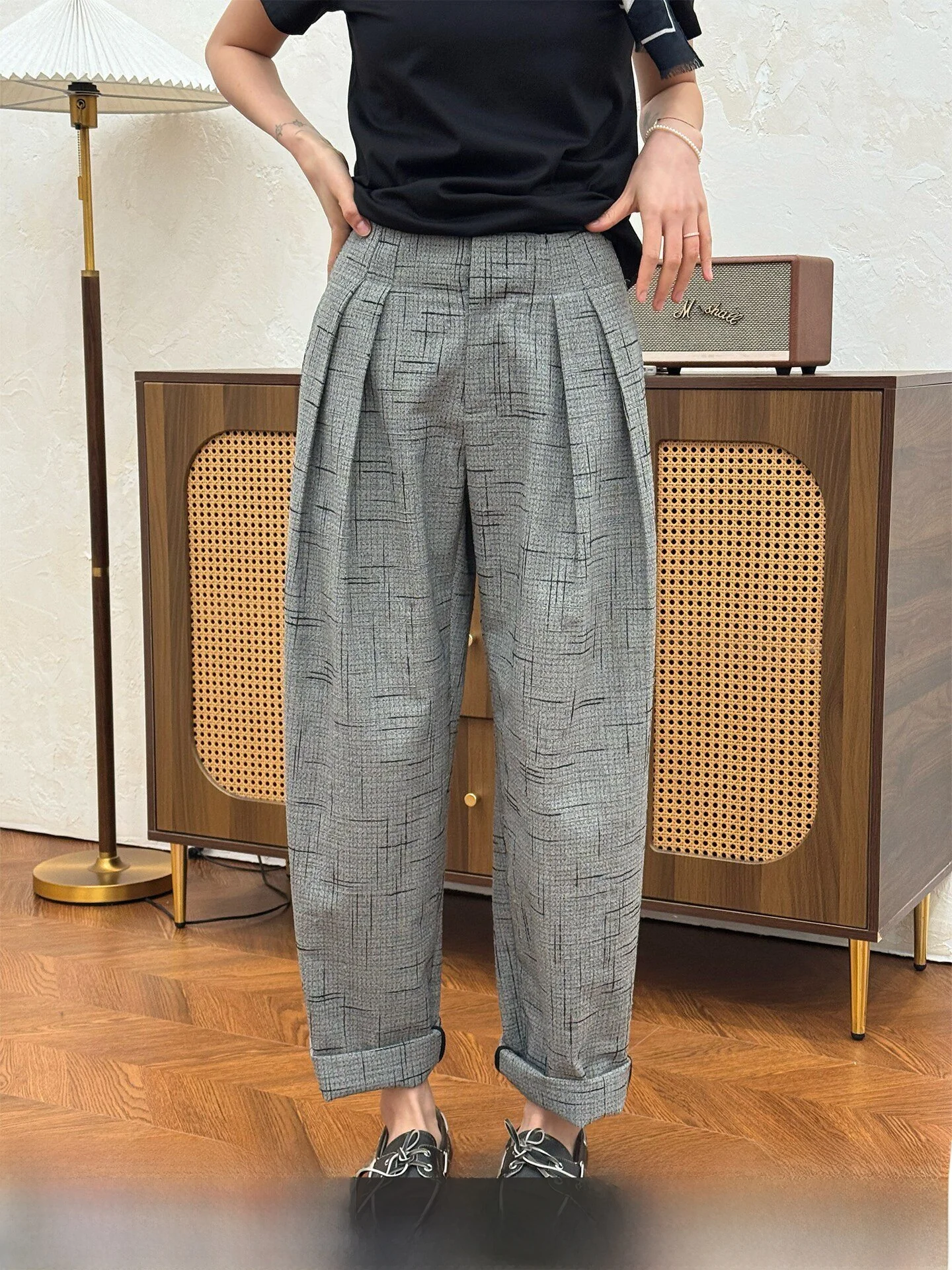 Gray Simple Loose Straight Leg Pants Casual Trousers for Short Women Summer New Arrival Lightweight Polyester Fiber
Gray Simple Loose Straight Leg Pants Casual Trousers for Short Women Summer New Arrival Lightweight Polyester Fiber