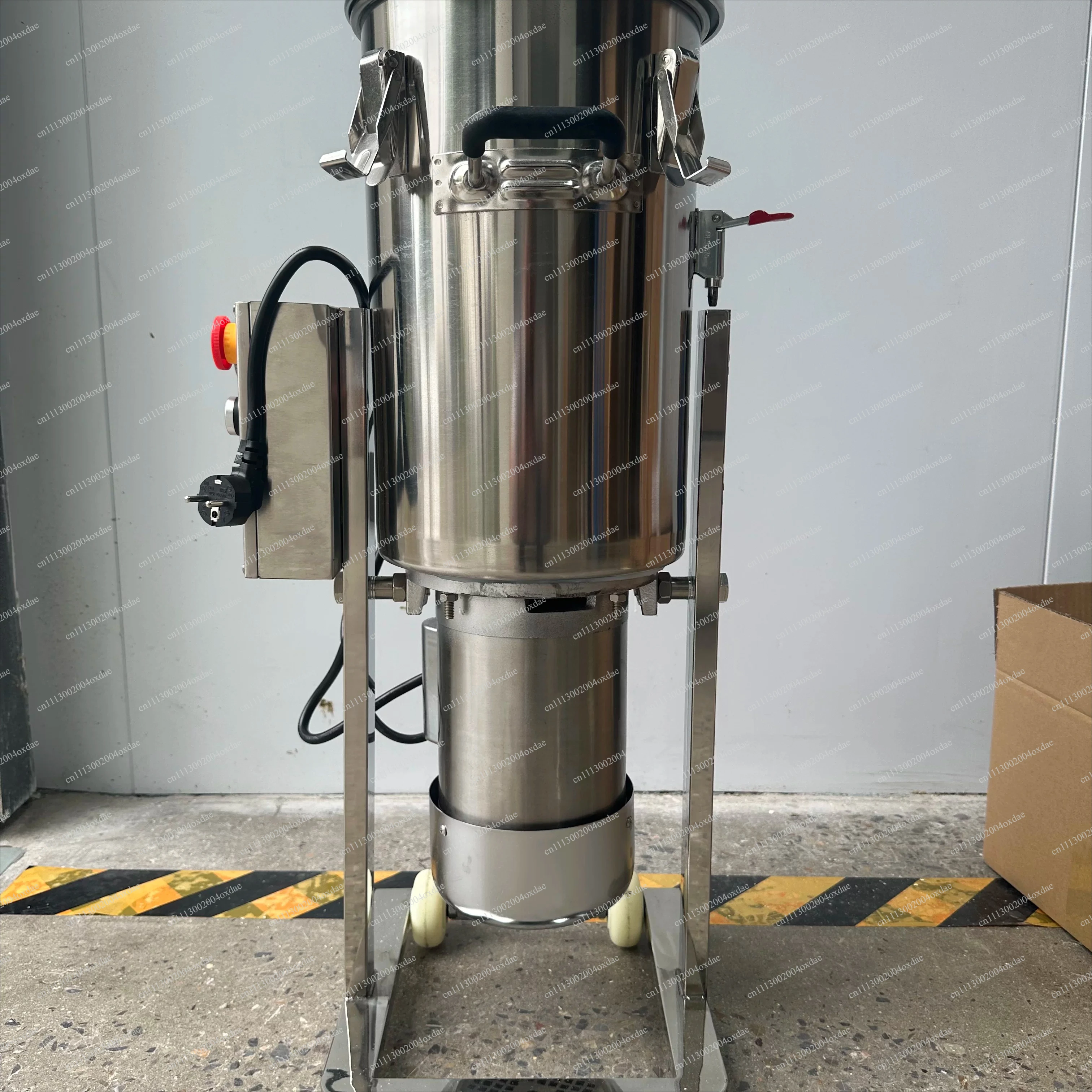 Fruit and vegetable beater, carrot commercial smashing, spice beater, wall breaker, melon and fruit beater, large capacity
Fruit and vegetable beater, carrot commercial smashing, spice beater, wall breaker, melon and fruit beater, large capacity