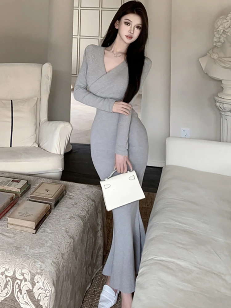 Women Solid Knitted Long Sleeve Square Collar Dress Autumn Winter Chic Bow Backless Sexy Dress 2026 Korean Vintage Evening Dress
Women Solid Knitted Long Sleeve Square Collar Dress Autumn Winter Chic Bow Backless Sexy Dress 2026 Korean Vintage Evening Dress
