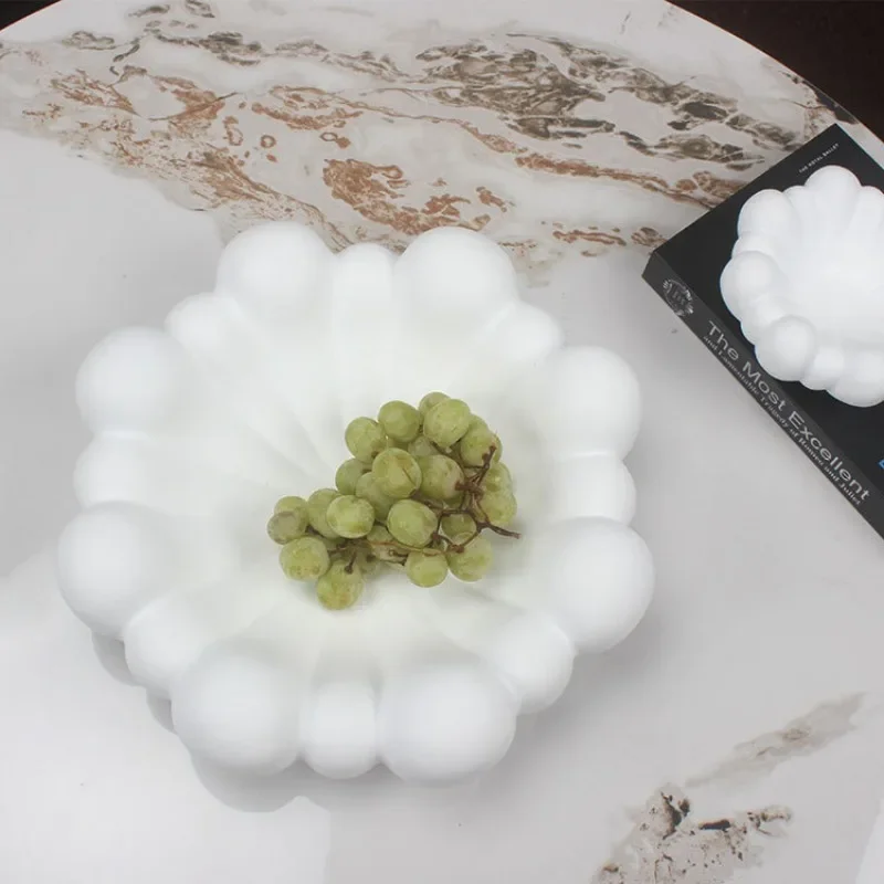 Simple petal fruit plate art modern French home jewelry storage tray cream ornament
Simple petal fruit plate art modern French home jewelry storage tray cream ornament