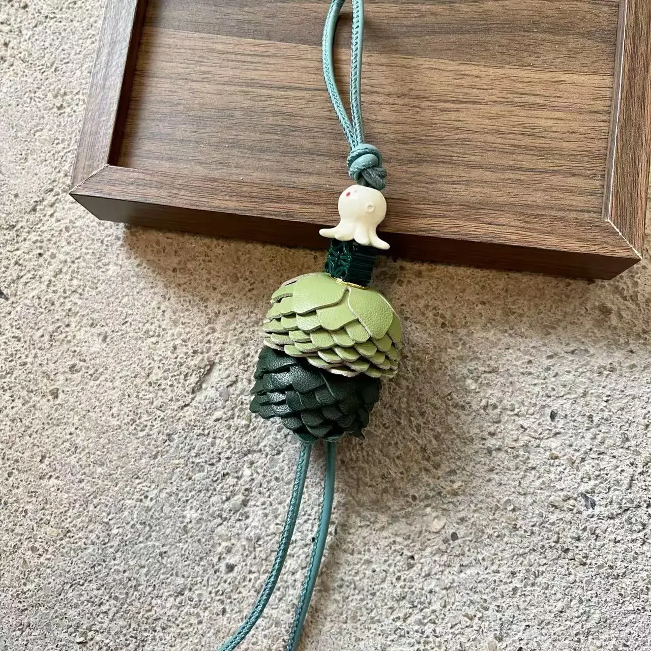 Новейшие аксессуары для сумок ручной работы, подвески/подвески, кожаные милые женские аксессуары для необходимых сумок, элитные роскошные подарки
Новейшие аксессуары для сумок ручной работы, подвески/подвески, кожаные милые женские аксессуары для необходимых сумок, элитные роскошные подарки