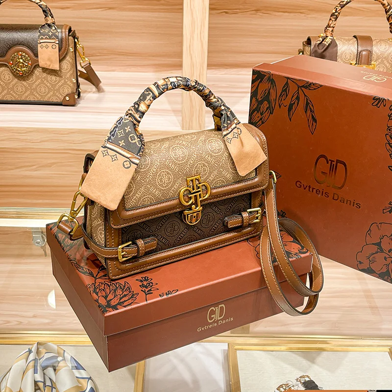 Simple Chic Leather Messenger Bag For Women Luxury Designer Crossbody Large Capacity Elegant Diaper Bag For Commuter Textured
Simple Chic Leather Messenger Bag For Women Luxury Designer Crossbody Large Capacity Elegant Diaper Bag For Commuter Textured