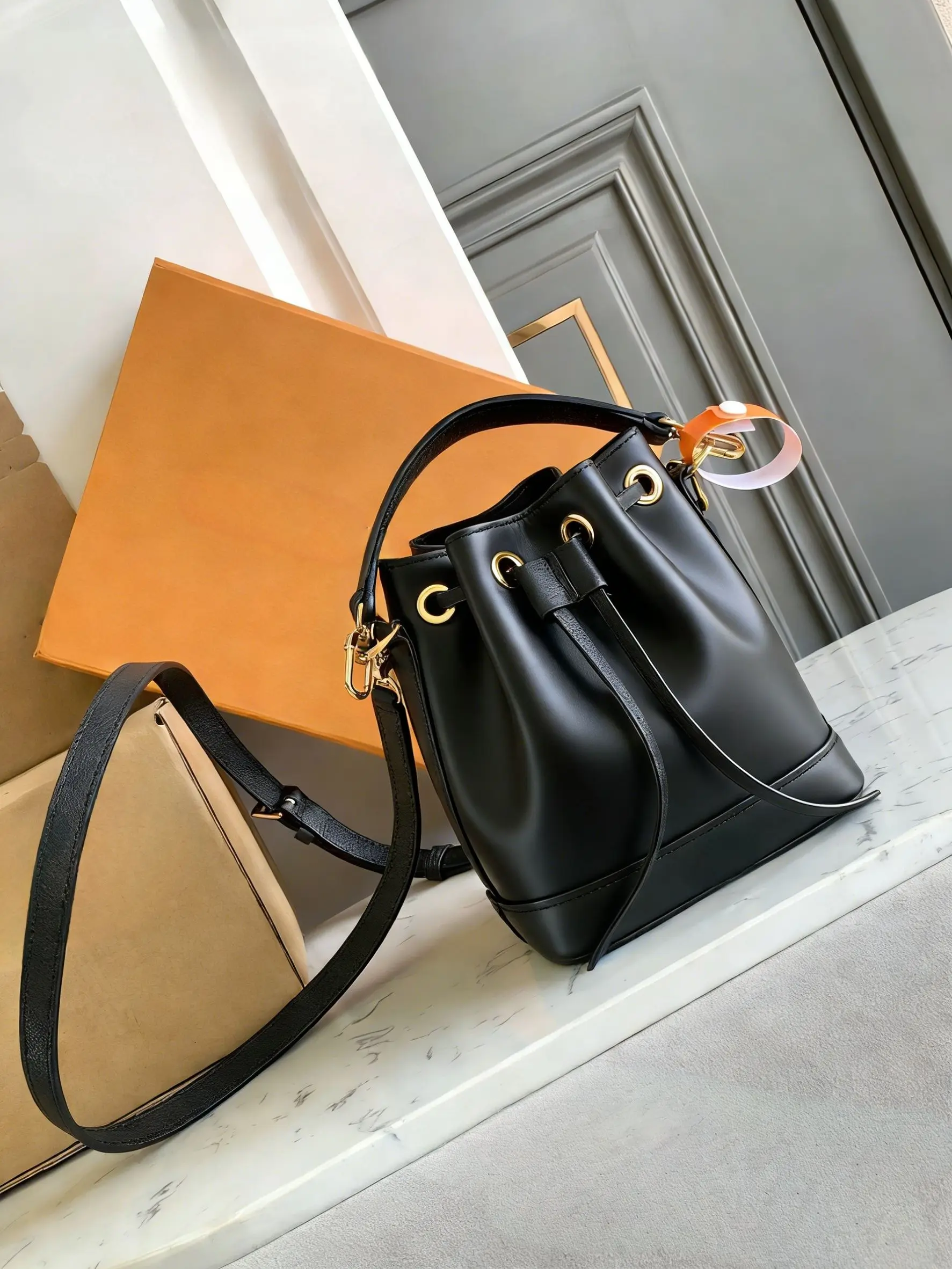 Women's real leather premium shoulder bucket bag vintage drawstring strap mouth diagonal cross commuting small backpack
Women's real leather premium shoulder bucket bag vintage drawstring strap mouth diagonal cross commuting small backpack