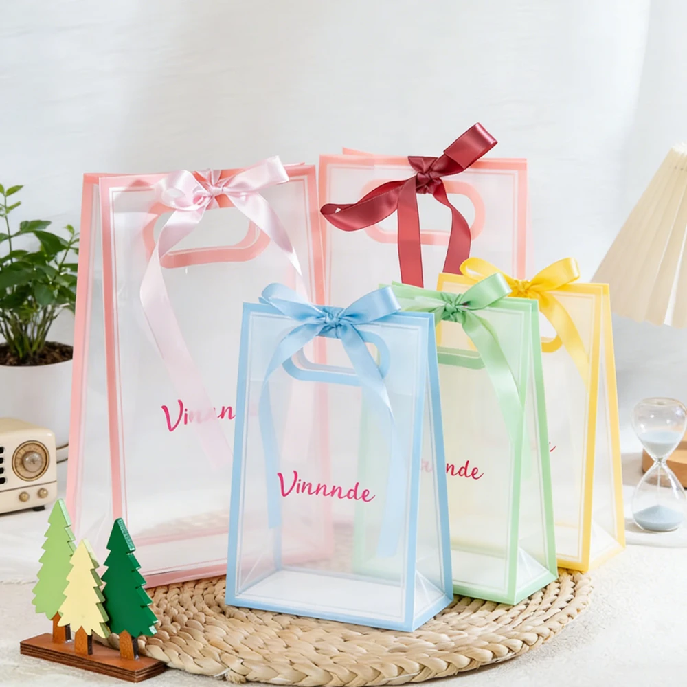 50Pcs/Lot Custom Logo Clear Plastic Gift Bags with Ribbon Handles PP PVC Party Favors for Birthdays Weddings Mother's Day
50Pcs/Lot Custom Logo Clear Plastic Gift Bags with Ribbon Handles PP PVC Party Favors for Birthdays Weddings Mother's Day