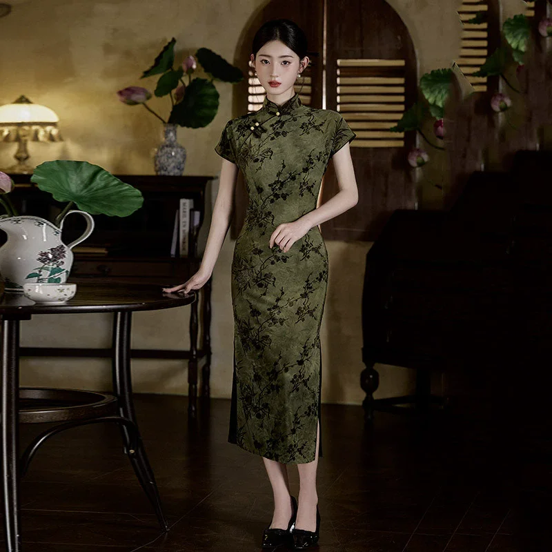 Purple New Chinese Long Cheongsam Improvement for Young 2025 New Women Retro slim fit waist cinching short sleeved Qipao
Purple New Chinese Long Cheongsam Improvement for Young 2025 New Women Retro slim fit waist cinching short sleeved Qipao
