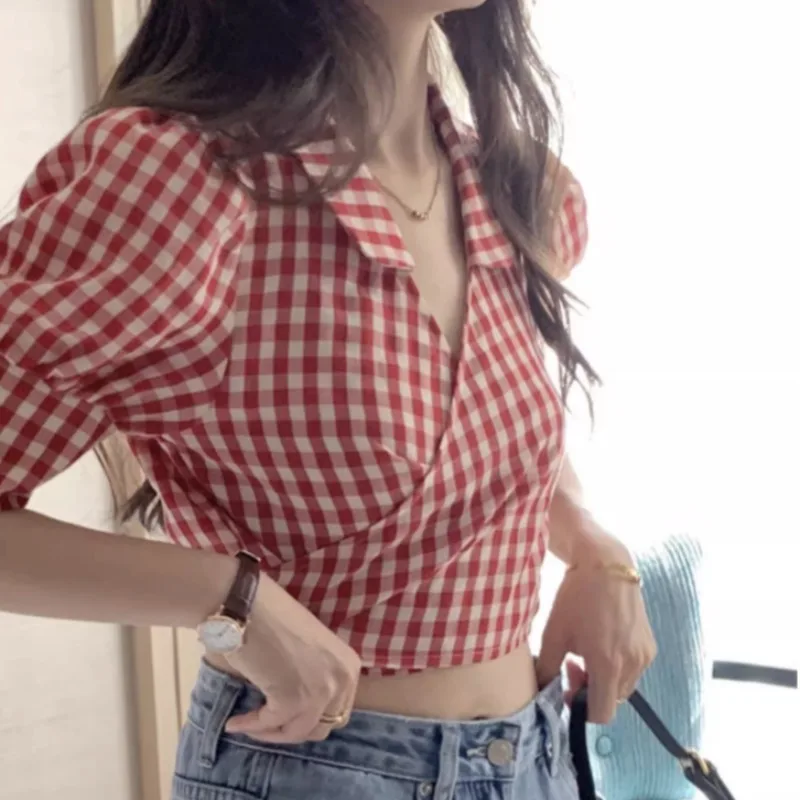 Retro Red Plaid ort Sve V-Ne irt Women Summer Design Bubble Sve Sweet Spicy Top Tie Waist Band Fem Blouse
Retro Red Plaid ort Sve V-Ne irt Women Summer Design Bubble Sve Sweet Spicy Top Tie Waist Band Fem Blouse