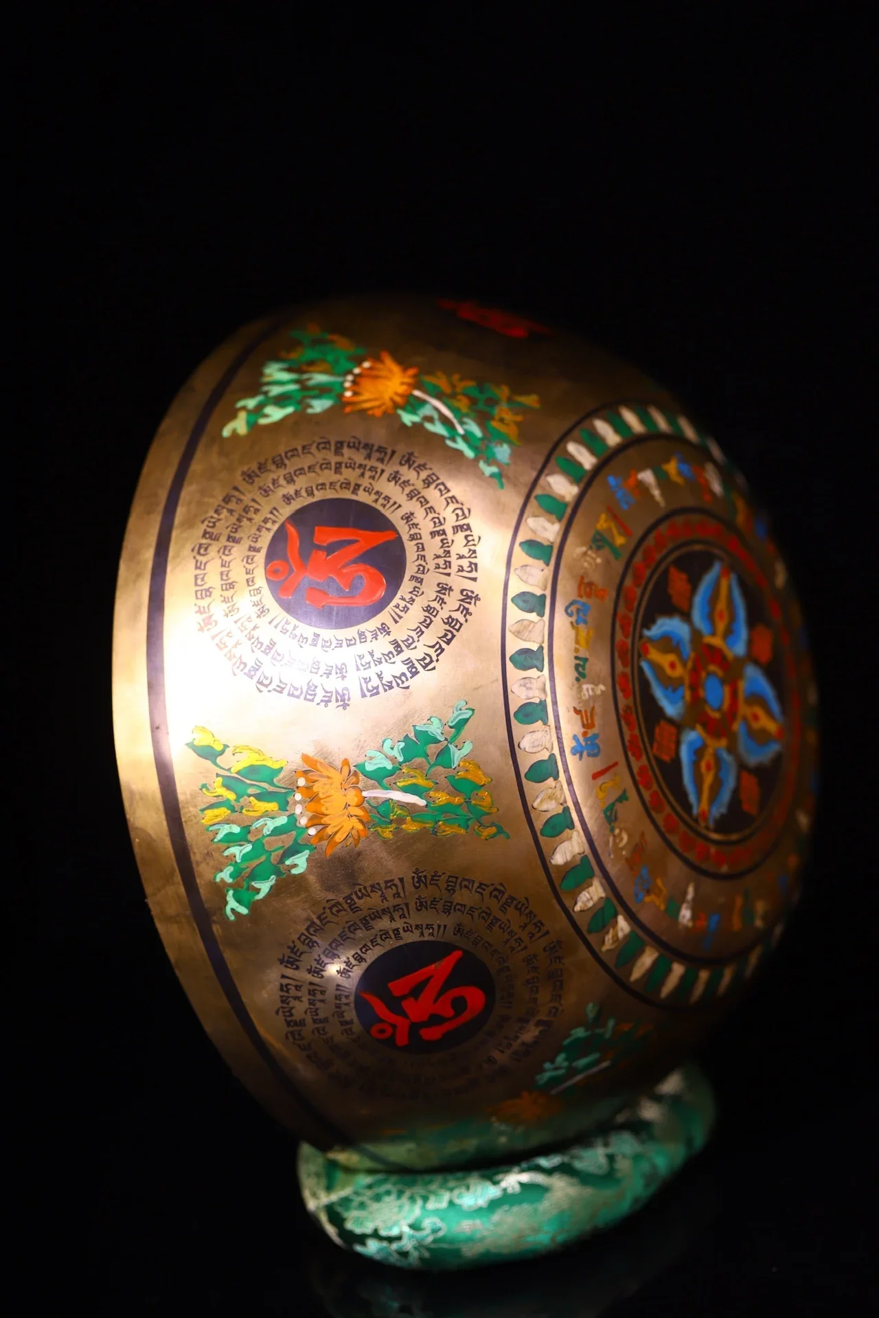 11"Tibetan Temple Collection Old Bronze Painted Sanskrit Pattern Yellow Jambhala Buddha Buddhist Music Bowl Worship Hall
11"Tibetan Temple Collection Old Bronze Painted Sanskrit Pattern Yellow Jambhala Buddha Buddhist Music Bowl Worship Hall