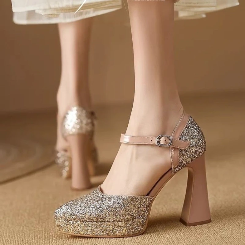 High-quality Appearance Thick-soled Wide Heel Buckle Crystal Embellished Shallow-toe Comfortable Anti-slip Women's Single Shoes
High-quality Appearance Thick-soled Wide Heel Buckle Crystal Embellished Shallow-toe Comfortable Anti-slip Women's Single Shoes