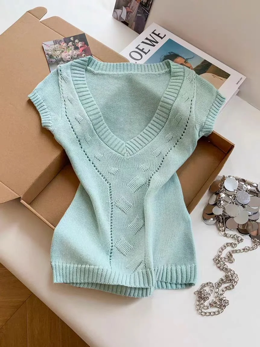 Elegant Hollow out Short Sleeve Knitwear Women's Fashion Slim Fit Deep V Neck High End Feel Top French Style Soft Material
Elegant Hollow out Short Sleeve Knitwear Women's Fashion Slim Fit Deep V Neck High End Feel Top French Style Soft Material