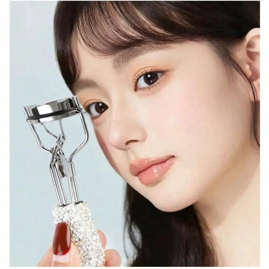 Rhinestone Decor Sunflower Eyelash Curler, Long-Lasting Curl Lash Tool, Fashion Portable Makeup Accessory
Rhinestone Decor Sunflower Eyelash Curler, Long-Lasting Curl Lash Tool, Fashion Portable Makeup Accessory