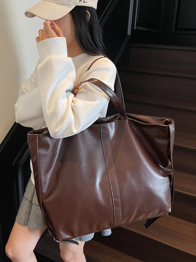 Vintage Large Capacity Tote Bags Patent Leather Glossy Surface High-quality Pu Leather Single Shoulder Diagonal Cross Bag Trendy
Vintage Large Capacity Tote Bags Patent Leather Glossy Surface High-quality Pu Leather Single Shoulder Diagonal Cross Bag Trendy