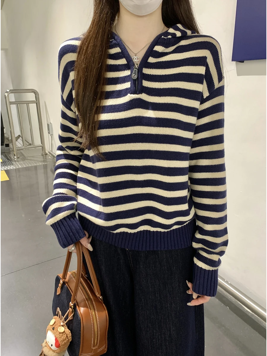 Korean Sle Striped Hooded Zipper Knitted Jaet Women's Winter Loose Fit Slimming Long Sve Base Layer Sweater
Korean Sle Striped Hooded Zipper Knitted Jaet Women's Winter Loose Fit Slimming Long Sve Base Layer Sweater