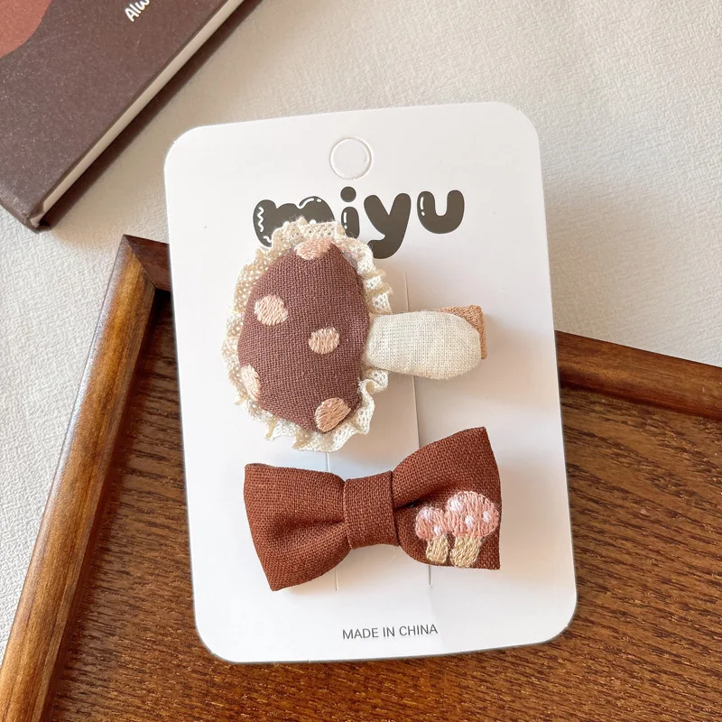 Детские аксессуары для волос премиум-класса, заколки-бантики, коричневое тканевое кружево с грибной клеткой, корейский милый дизайн, простой в использовании, набор из 2 шт.
Детские аксессуары для волос премиум-класса, заколки-бантики, коричневое тканевое кружево с грибной клеткой, корейский милый дизайн, простой в использовании, набор из 2 шт.