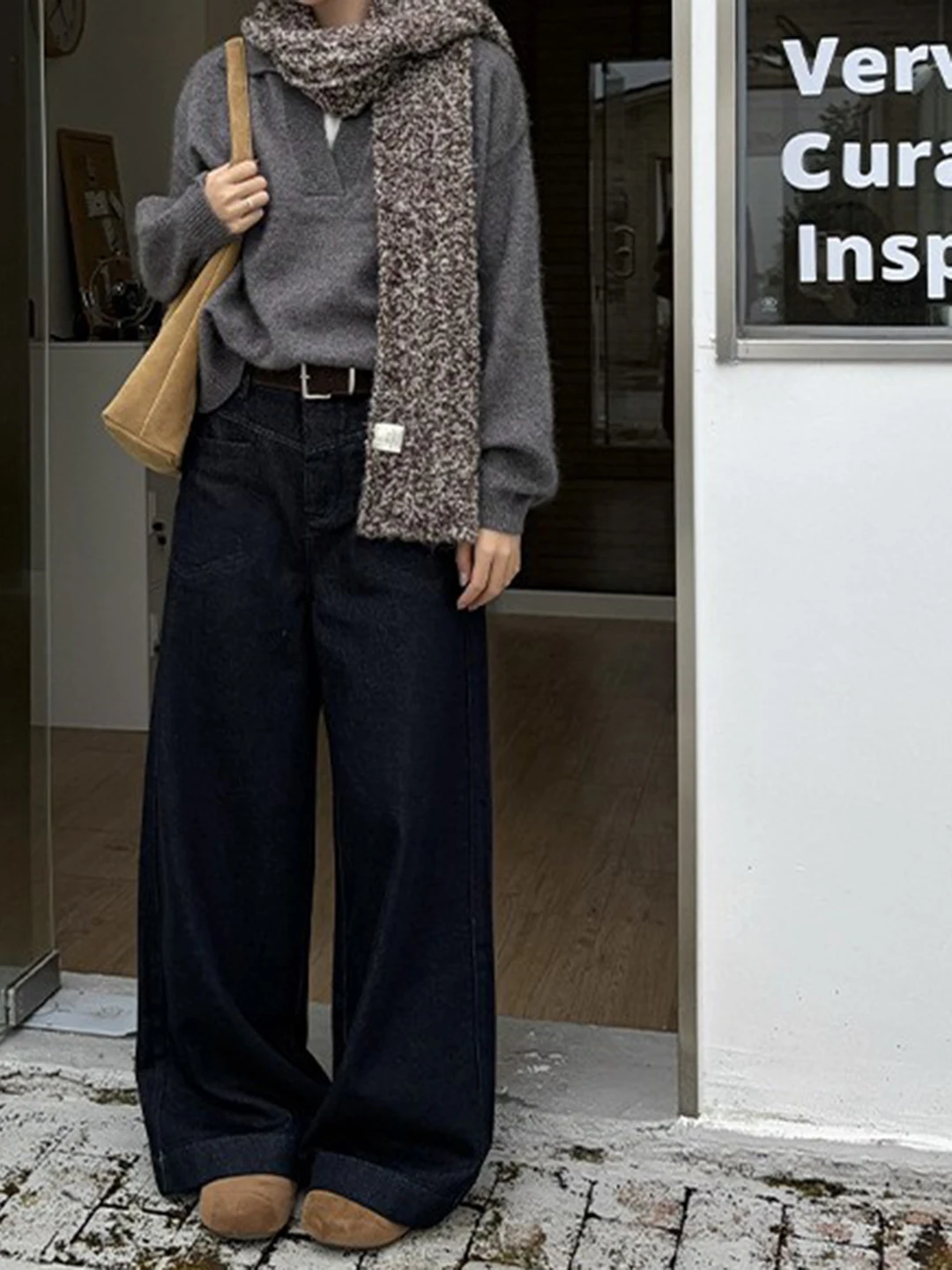 Женские джинсы с высокой талией и широкими штанинами в стиле ретро, новые зимние свободные джинсовые брюки прямого кроя с эффектом похудения
Женские джинсы с высокой талией и широкими штанинами в стиле ретро, новые зимние свободные джинсовые брюки прямого кроя с эффектом похудения