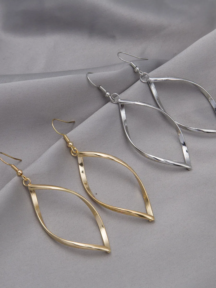 Two Pairs of Stylish Geometric Pendant Earrings
Two Pairs of Stylish Geometric Pendant Earrings