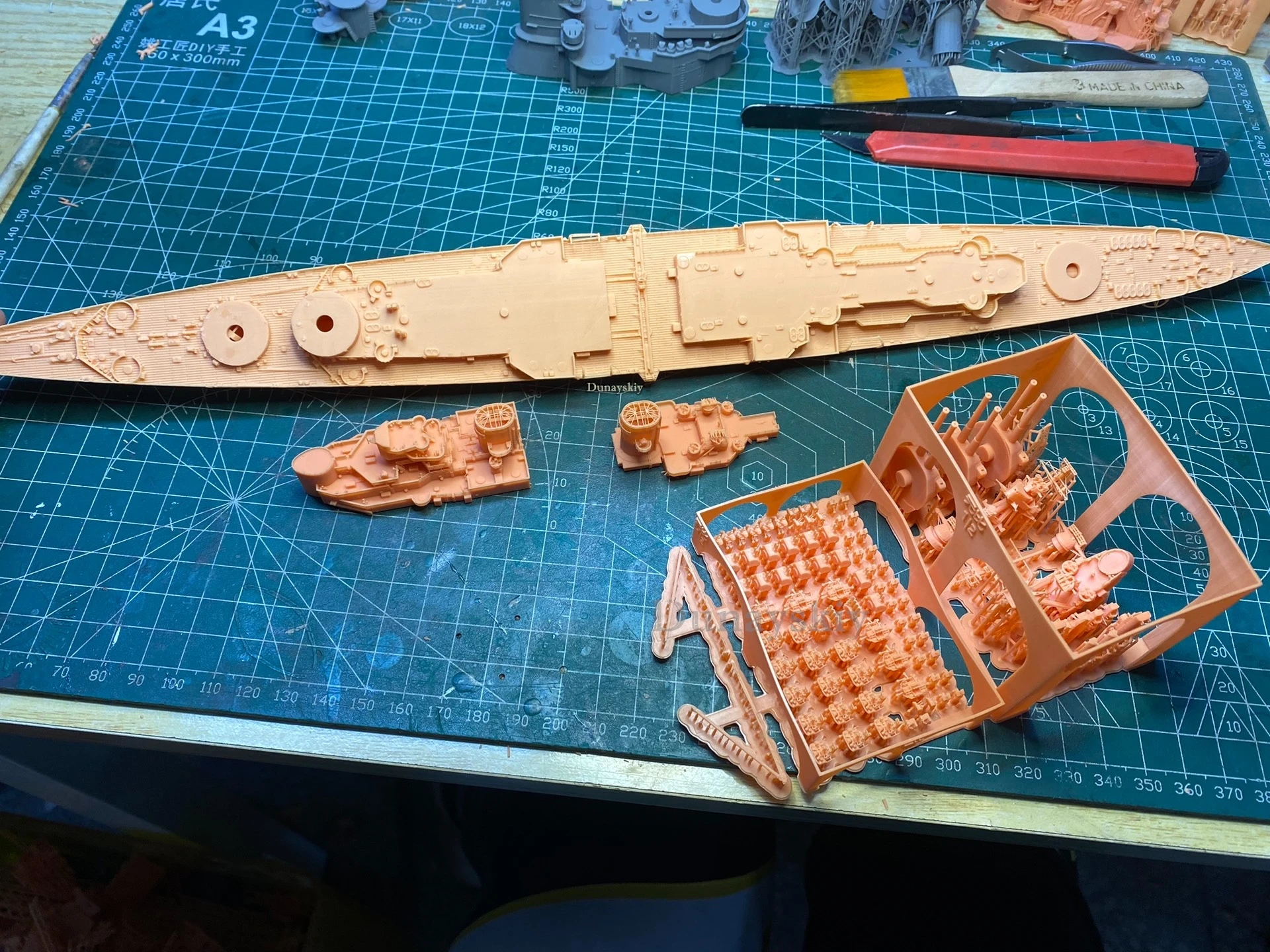 1/700 Battleship Dreadnaught Class Heavy Cruiser 3D Printed Resin Waterline Hull Model Homemade Hobby Drop Shipping
1/700 Battleship Dreadnaught Class Heavy Cruiser 3D Printed Resin Waterline Hull Model Homemade Hobby Drop Shipping