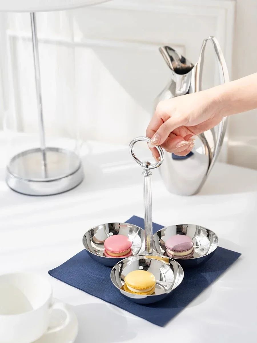 Stainless Steel 3-compart Serving Bowl with Handle, Snack Dishes, Round Dessert Plates for Serving Aperitifs Toppings Condiments
Stainless Steel 3-compart Serving Bowl with Handle, Snack Dishes, Round Dessert Plates for Serving Aperitifs Toppings Condiments