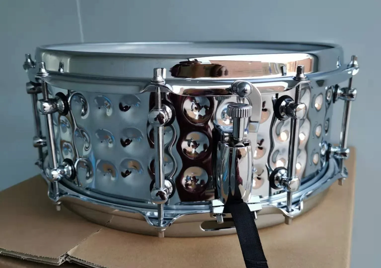 2025 Professional 14" X 5.5" Hand Hammered Metal Snare Drum Premium Acoustic Percussion
2025 Professional 14" X 5.5" Hand Hammered Metal Snare Drum Premium Acoustic Percussion