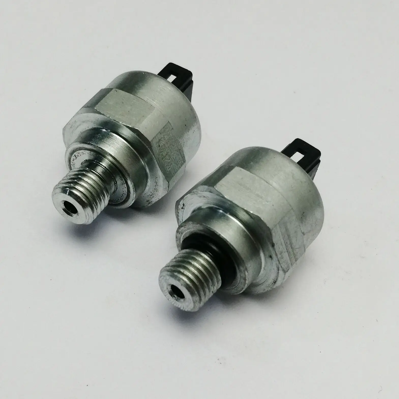 Suitable for automotive engine parts j oil pressure switch sensor 42CP5-4 42cp54
Suitable for automotive engine parts j oil pressure switch sensor 42CP5-4 42cp54