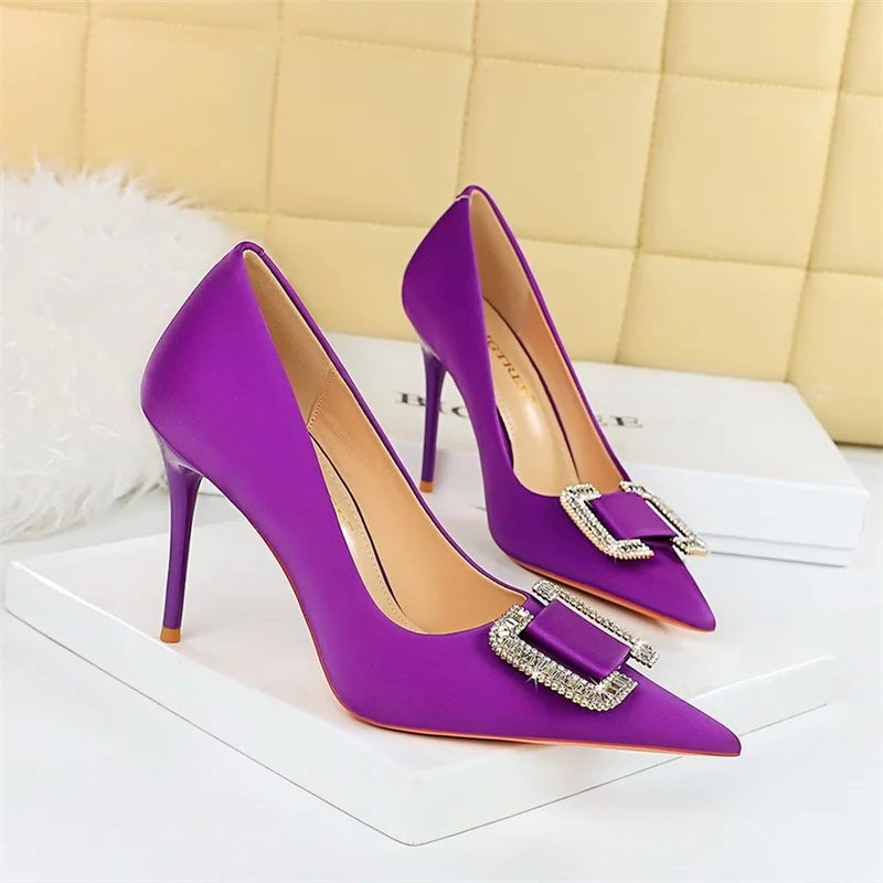 Women Fashion Pumps Wedding Purple Pink Red Classic Thin Heel Silk Satin Metal Rhinestone Square Buckle Crystal Shoes
Women Fashion Pumps Wedding Purple Pink Red Classic Thin Heel Silk Satin Metal Rhinestone Square Buckle Crystal Shoes