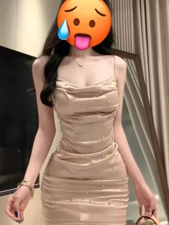 Sexy Slim Fit Strapless Short Dress Bead Design High Waist Women's Fashion Casual Winter Season No Sleeve Dress
Sexy Slim Fit Strapless Short Dress Bead Design High Waist Women's Fashion Casual Winter Season No Sleeve Dress