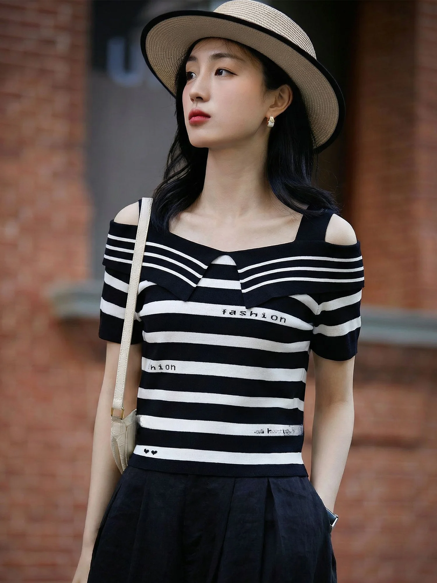 Slim Fit Striped One oulder ort Sve Knitted Top for Women Summer New Sle Korean Version Breathable Moisture ng
Slim Fit Striped One oulder ort Sve Knitted Top for Women Summer New Sle Korean Version Breathable Moisture ng
