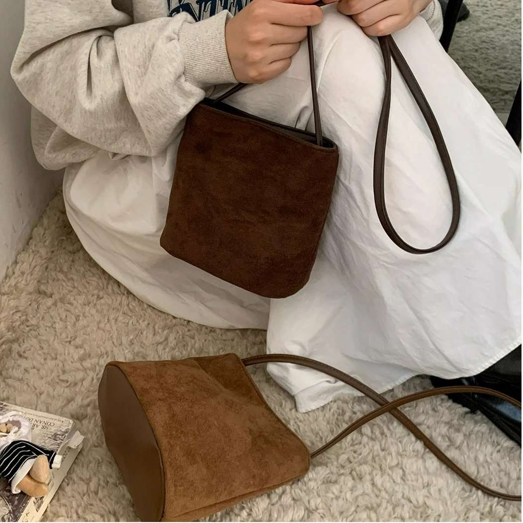 Retro Crossbody Small Bag for Women 2025 New Fashion Autumn Winter Suede Versatile Shoulder Bucket Bags
Retro Crossbody Small Bag for Women 2025 New Fashion Autumn Winter Suede Versatile Shoulder Bucket Bags