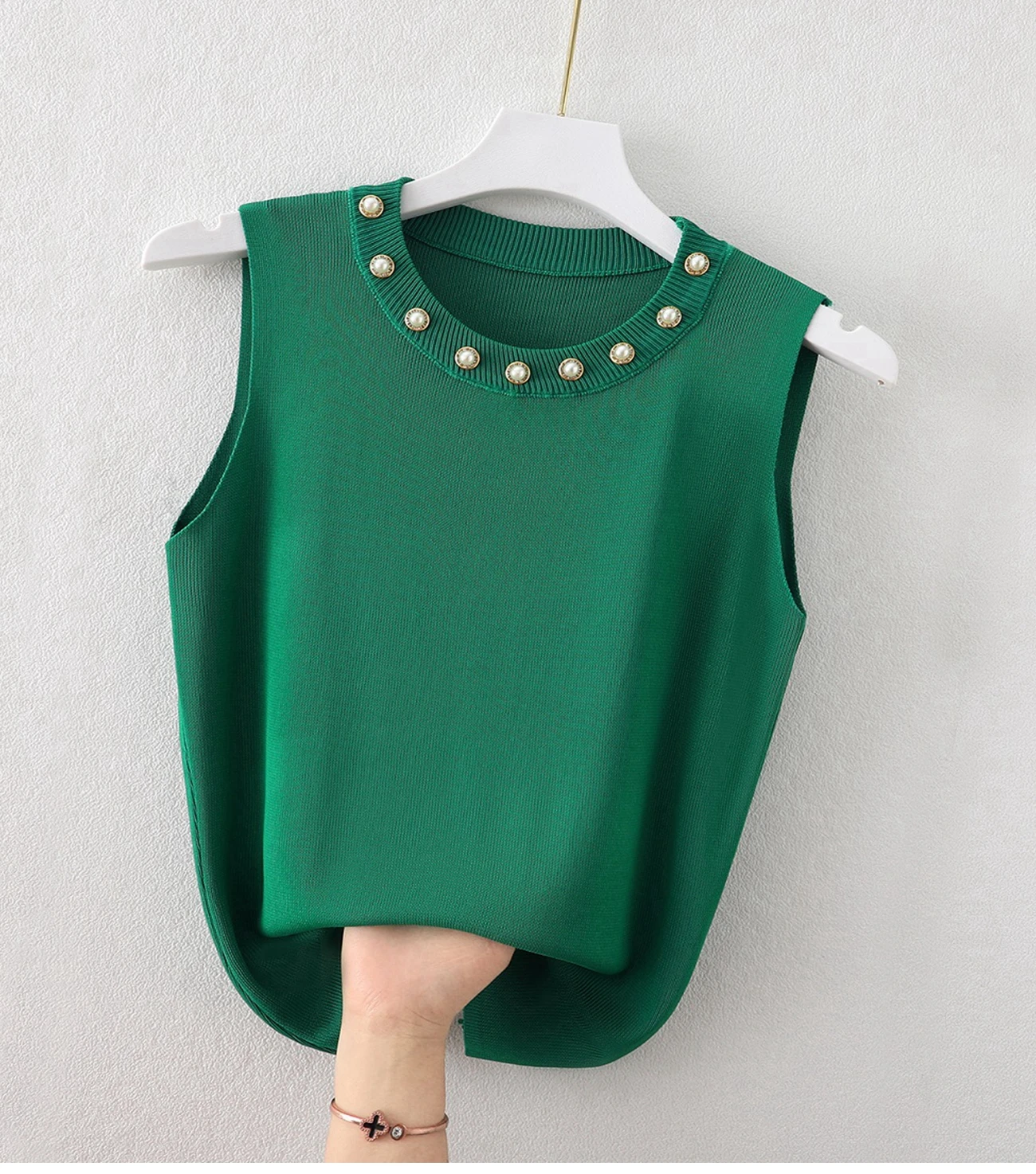 Summer New Knitted Camisole Undershirt Women's O-neck Beaded Knitwear Sleeveless T-shirt Female Outwear Tops
Summer New Knitted Camisole Undershirt Women's O-neck Beaded Knitwear Sleeveless T-shirt Female Outwear Tops