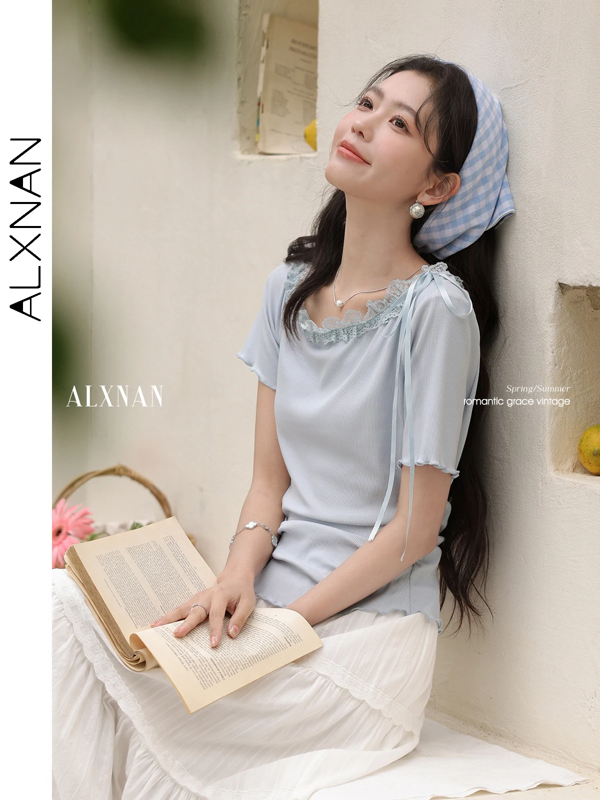 ALXNAN Women's T-shirt Blue Lace Patchwork Pleated Waist T-shirt 2025 Summer Elegant Slim-fit Short Sleeve Top Ladies New L53927
ALXNAN Women's T-shirt Blue Lace Patchwork Pleated Waist T-shirt 2025 Summer Elegant Slim-fit Short Sleeve Top Ladies New L53927
