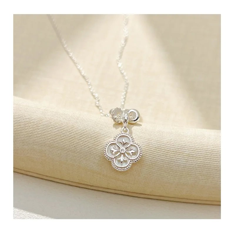 Light Luxury Simple Pendant Necklace Fashionable Versatile High-end Jewelry
Light Luxury Simple Pendant Necklace Fashionable Versatile High-end Jewelry