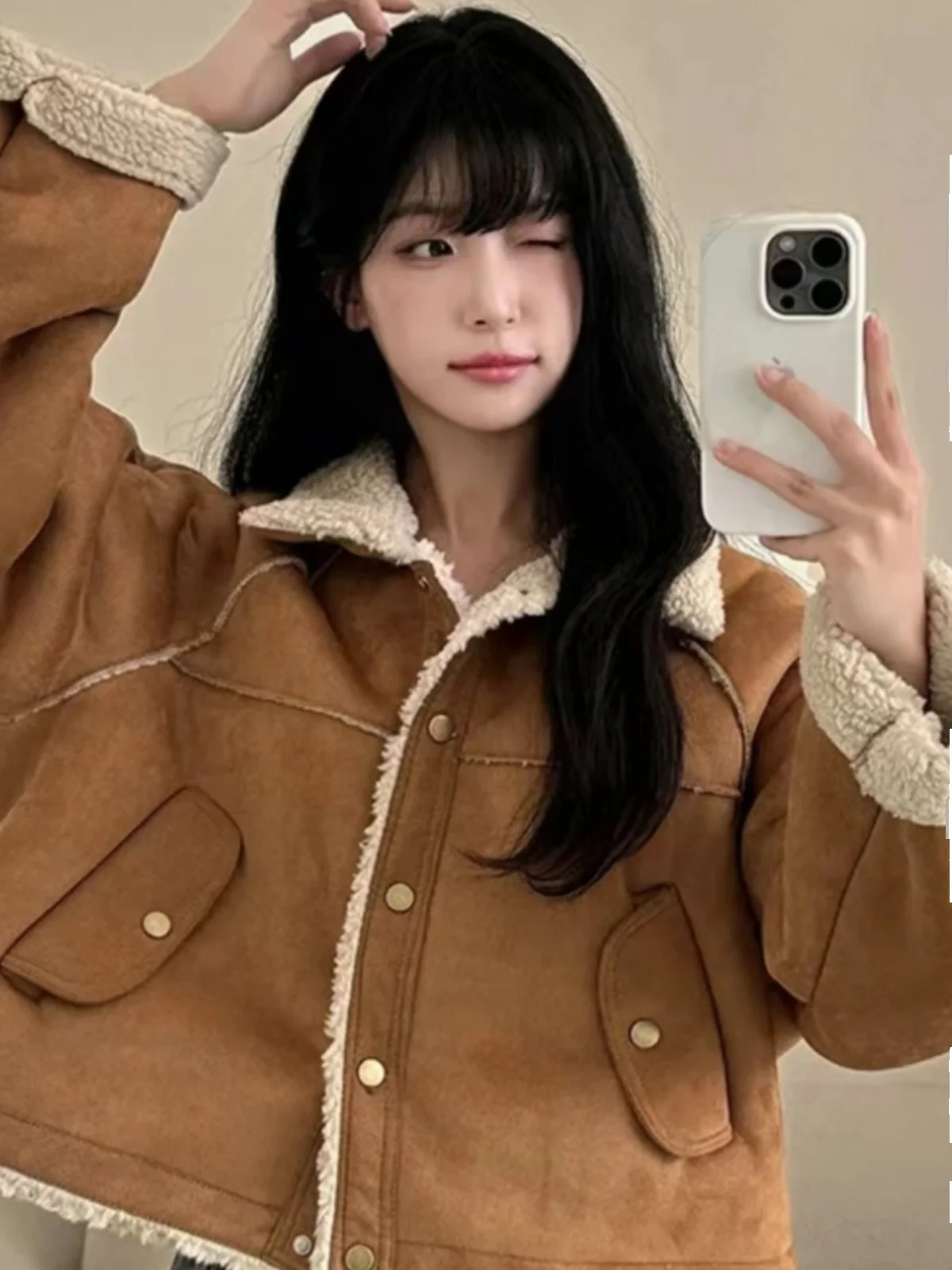 Korean Style Lamb Fur Short Jacket Women's Winter Warm Leather Fur Integrated Loose Fleece Lined Suede Collar Design Cotton Coat
Korean Style Lamb Fur Short Jacket Women's Winter Warm Leather Fur Integrated Loose Fleece Lined Suede Collar Design Cotton Coat