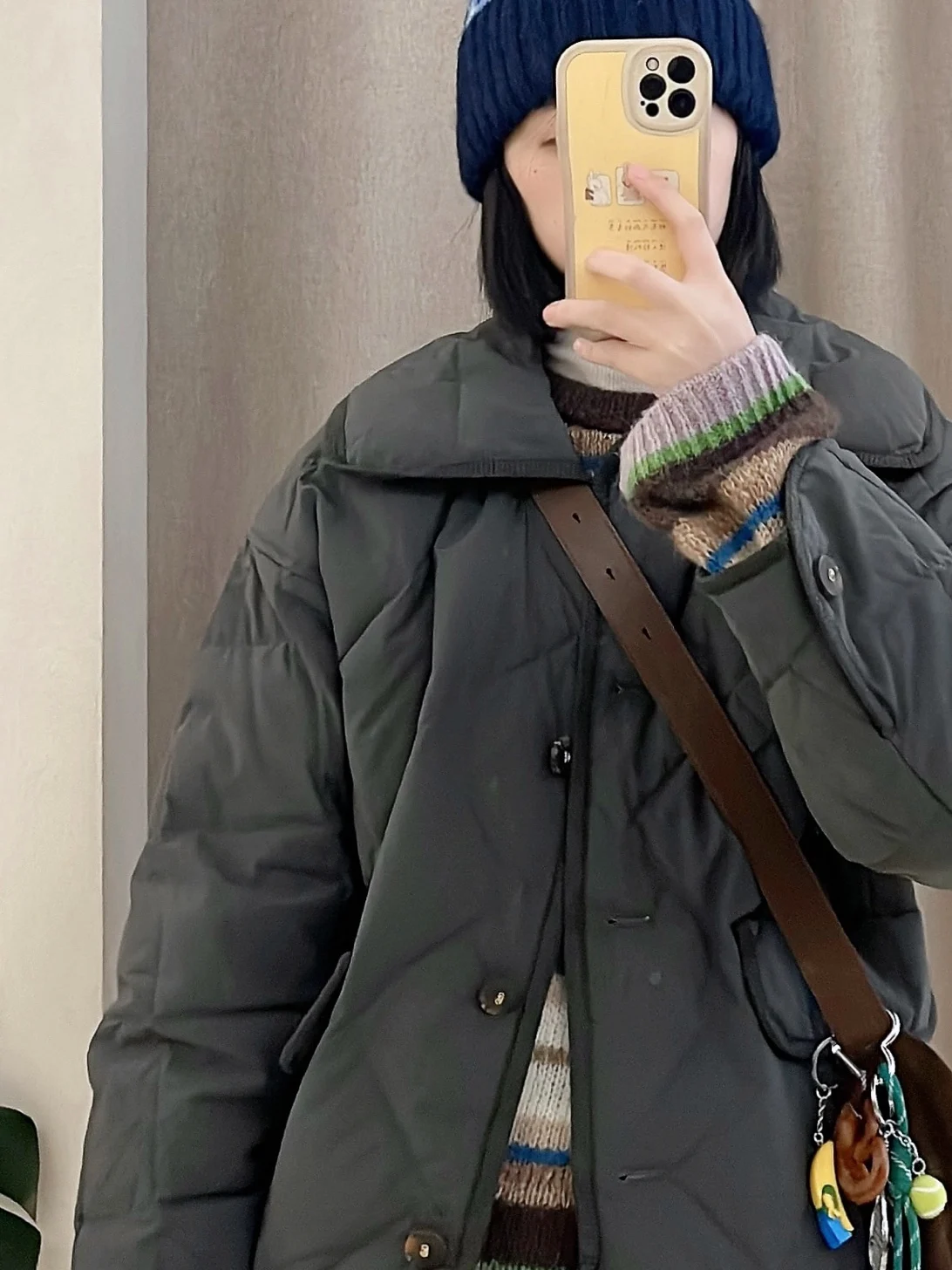 Loose Fit Goose down Jacket Color Block Collar Quilted Pattern Women's Winter Coat Warm Long Sleeve Single Button Closure
Loose Fit Goose down Jacket Color Block Collar Quilted Pattern Women's Winter Coat Warm Long Sleeve Single Button Closure